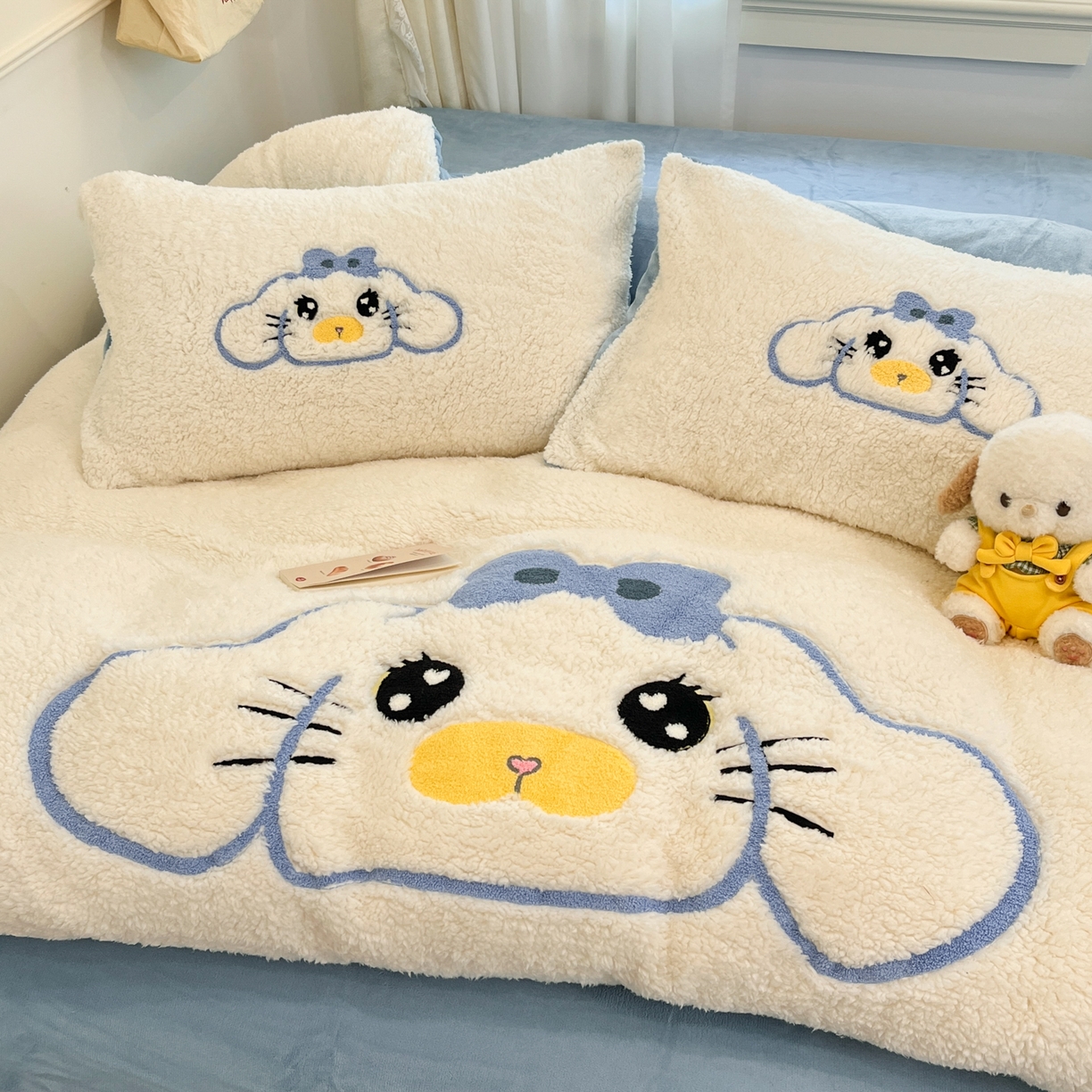 91家纺网 家纺一手货源 找家纺 乐坊 2025新款大阪羊羔绒牛奶绒卡通四件套冬季加厚保暖 大耳鼠狗-白蓝