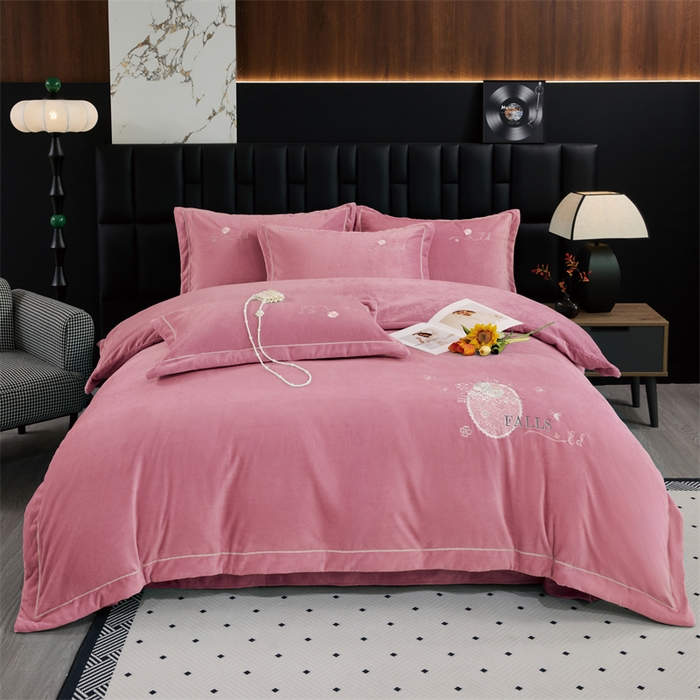 91家纺网 家纺一手货源 找家纺 （总）畅畅家纺 2025新款宽边加厚9斤加厚全消光牛奶绒宽边刺绣绣花四件套-慕斯绒系列