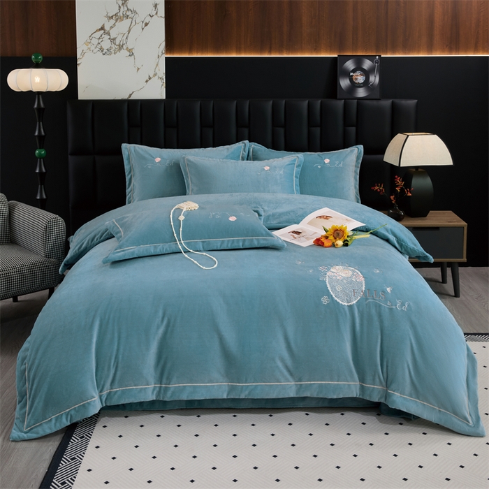 91家纺网 家纺一手货源 找家纺 （总）畅畅家纺 2025新款宽边加厚9斤加厚全消光牛奶绒宽边刺绣绣花四件套-慕斯绒系列