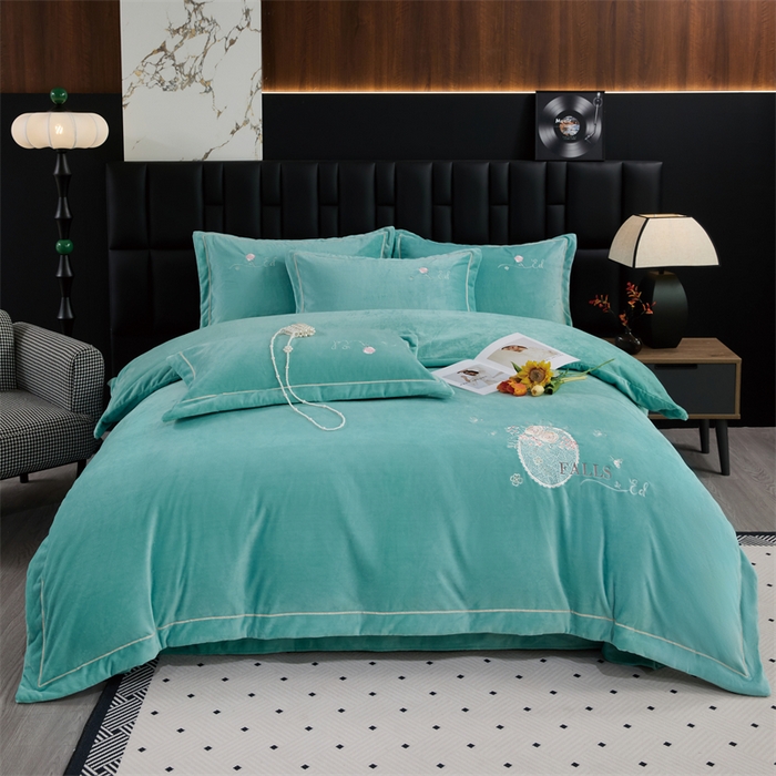 畅畅家纺 2025新款宽边加厚9斤加厚全消光牛奶绒宽边刺绣绣花四件套-慕斯绒系列 慕斯绒湖蓝