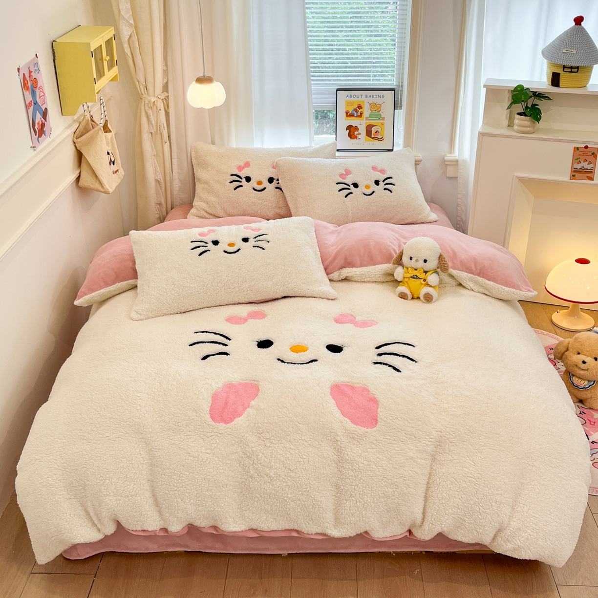 91家纺网 家纺一手货源 找家纺 乐坊 2025新款大阪羊羔绒牛奶绒卡通四件套冬季加厚保暖 可爱猫咪-白粉