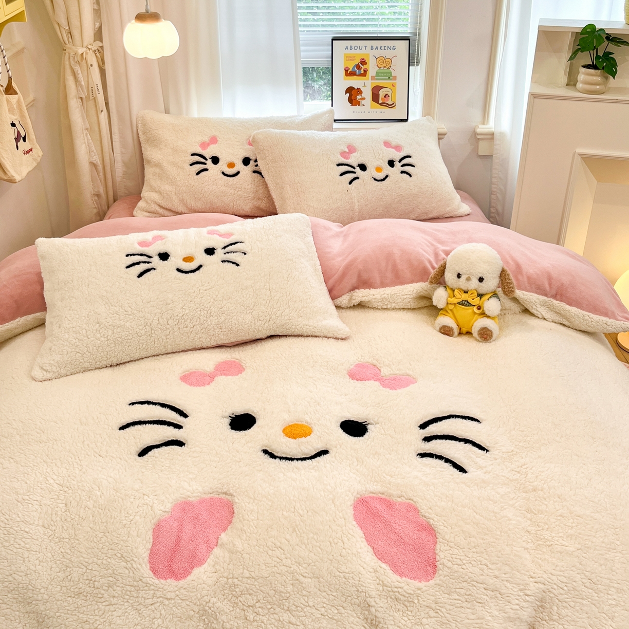 91家纺网 家纺一手货源 找家纺 乐坊 2025新款大阪羊羔绒牛奶绒卡通四件套冬季加厚保暖 可爱猫咪-白粉