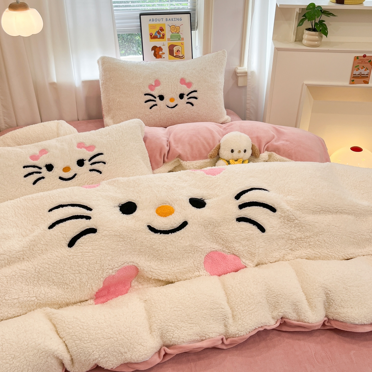 91家纺网 家纺一手货源 找家纺 乐坊 2025新款大阪羊羔绒牛奶绒卡通四件套冬季加厚保暖 可爱猫咪-白粉