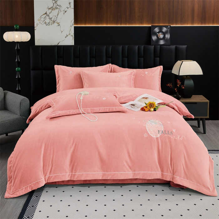 畅畅家纺 2025新款宽边加厚9斤加厚全消光牛奶绒宽边刺绣绣花四件套-慕斯绒系列 慕斯绒玉色