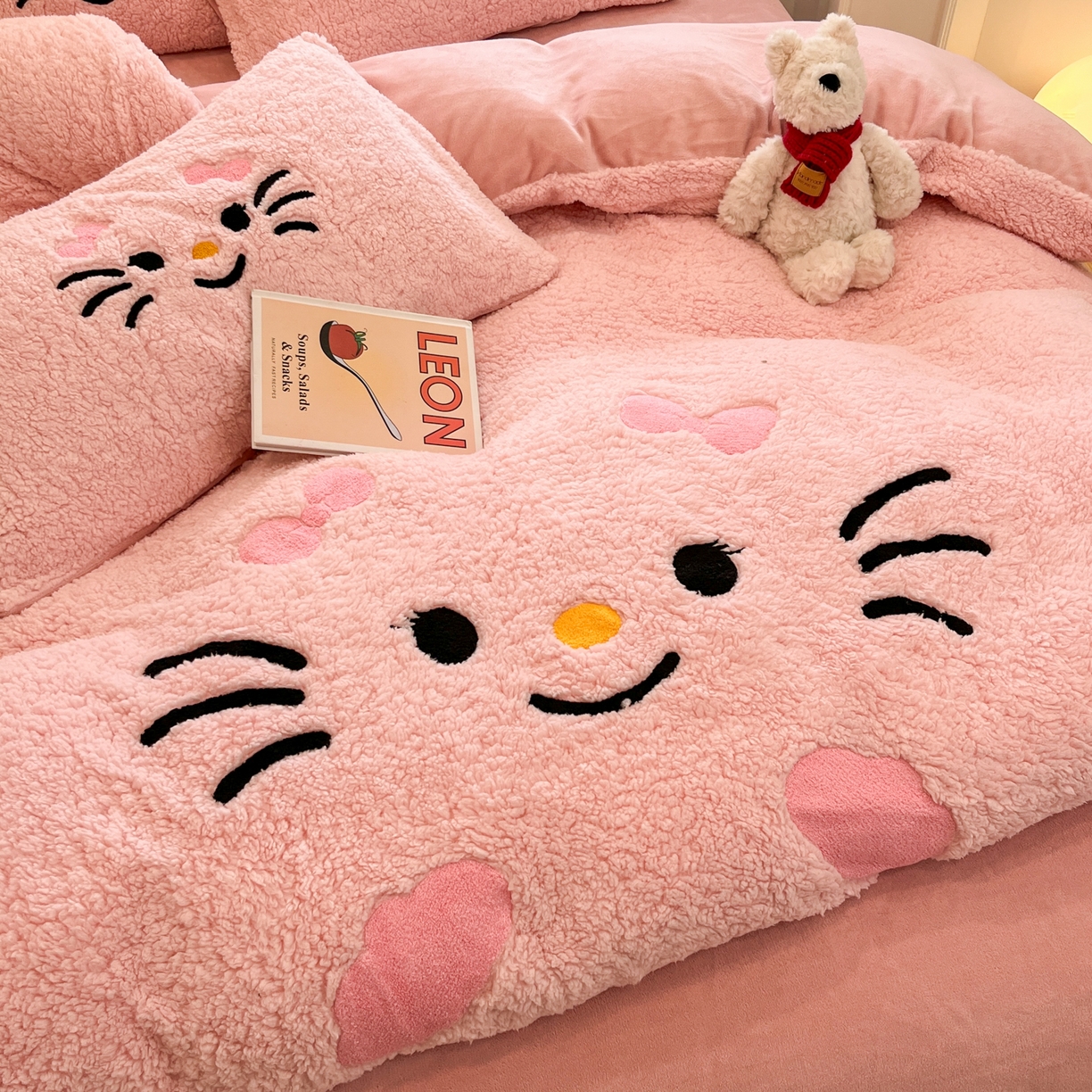 91家纺网 家纺一手货源 找家纺 乐坊 2025新款大阪羊羔绒牛奶绒卡通四件套冬季加厚保暖 可爱猫咪-粉