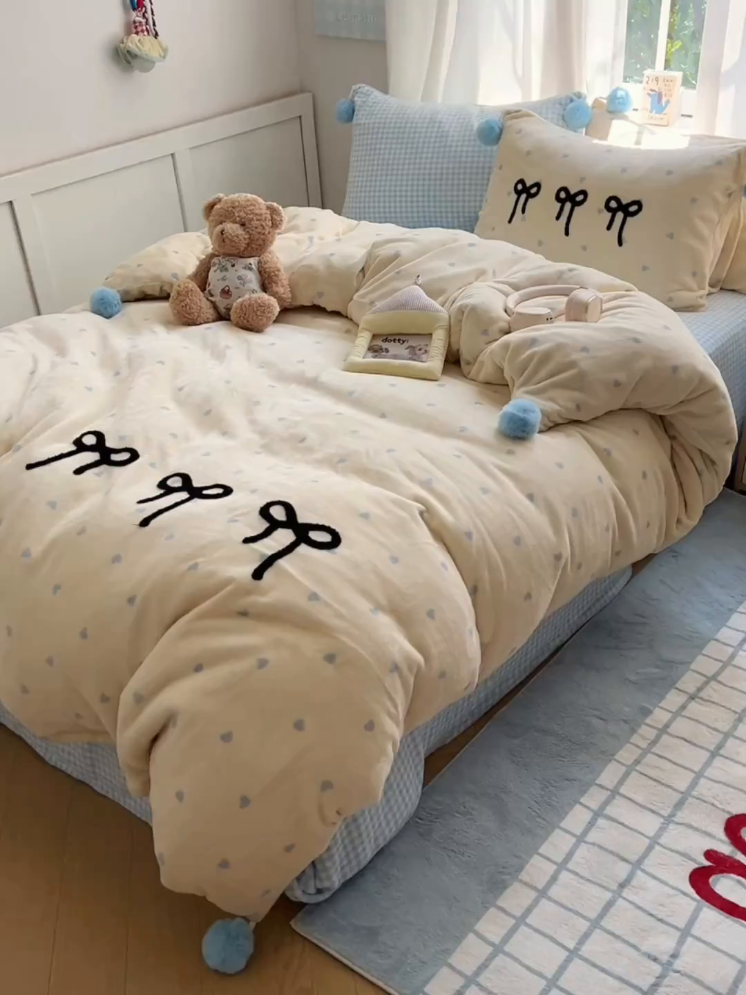 91家纺网 家纺一手货源 找家纺 桃子家居 2025新款insA类少女甜心毛球混搭工艺蝴蝶结刺绣毛巾绣印花加厚牛奶绒四件套 绒毛球-蝴蝶结芒果海盐