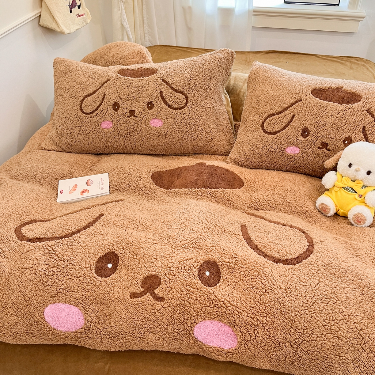91家纺网 家纺一手货源 找家纺 乐坊 2025新款大阪羊羔绒牛奶绒卡通四件套冬季加厚保暖 晚安狗-咖