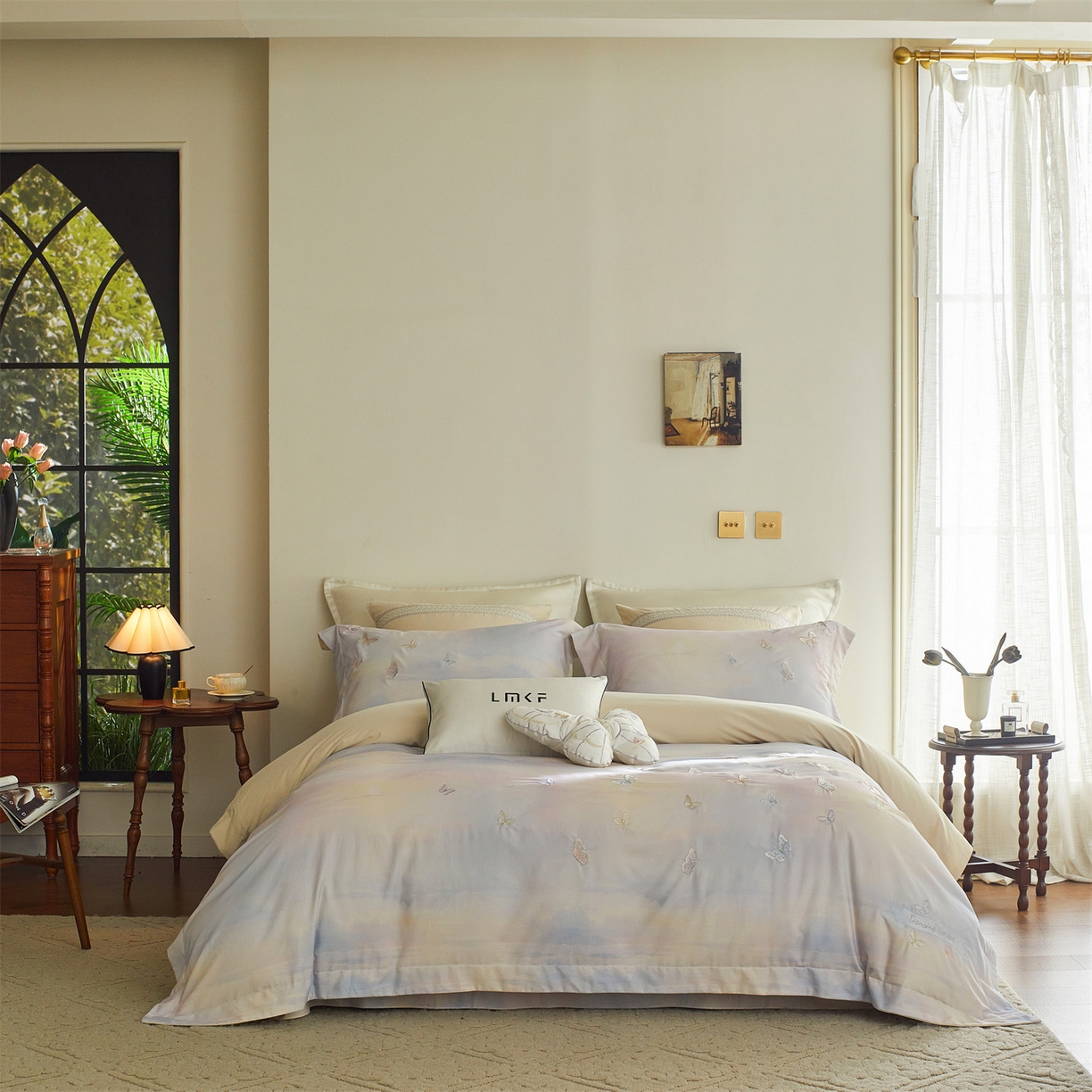 91家纺网 家纺一手货源 找家纺 蓝米卡夫 2025秋冬-A类全棉50S*50S双股磨毛印+绣-云光蝶梦系列（礼盒包装）-拍摄风格1 提供买家秀 云光蝶梦-蓝