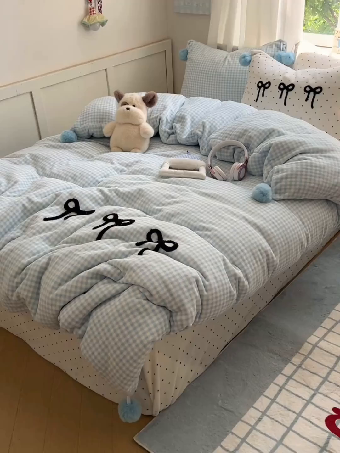 91家纺网 家纺一手货源 找家纺 桃子家居 2025新款insA类少女甜心毛球混搭工艺蝴蝶结刺绣毛巾绣印花加厚牛奶绒四件套 绒毛球-蝴蝶结茉莉奶绿