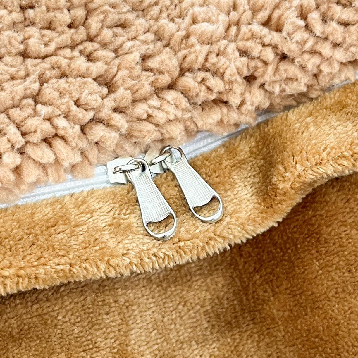 91家纺网 家纺一手货源 找家纺 乐坊 2025新款大阪羊羔绒牛奶绒卡通四件套冬季加厚保暖 晚安狗-咖