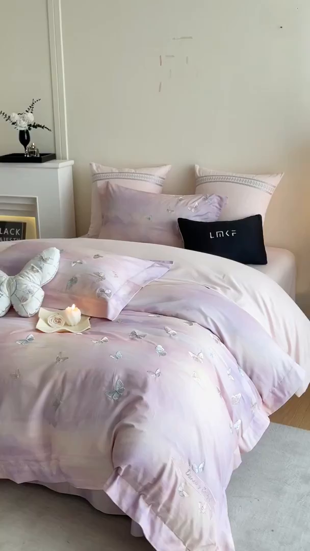 91家纺网 家纺一手货源 找家纺 （总）蓝米卡夫 2025秋冬-A类全棉100支磨毛印+绣-云光蝶梦系列（礼盒包装）-拍摄风格2 提供买家秀