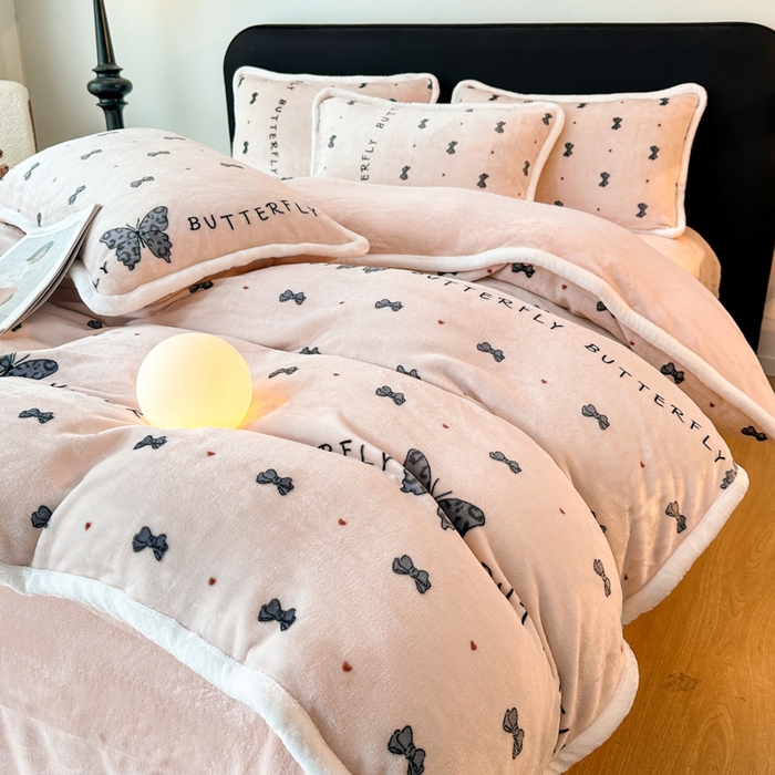 91家纺网 家纺一手货源 找家纺 （总推）诺梵2025新款牛8斤奶绒印花包边四件套