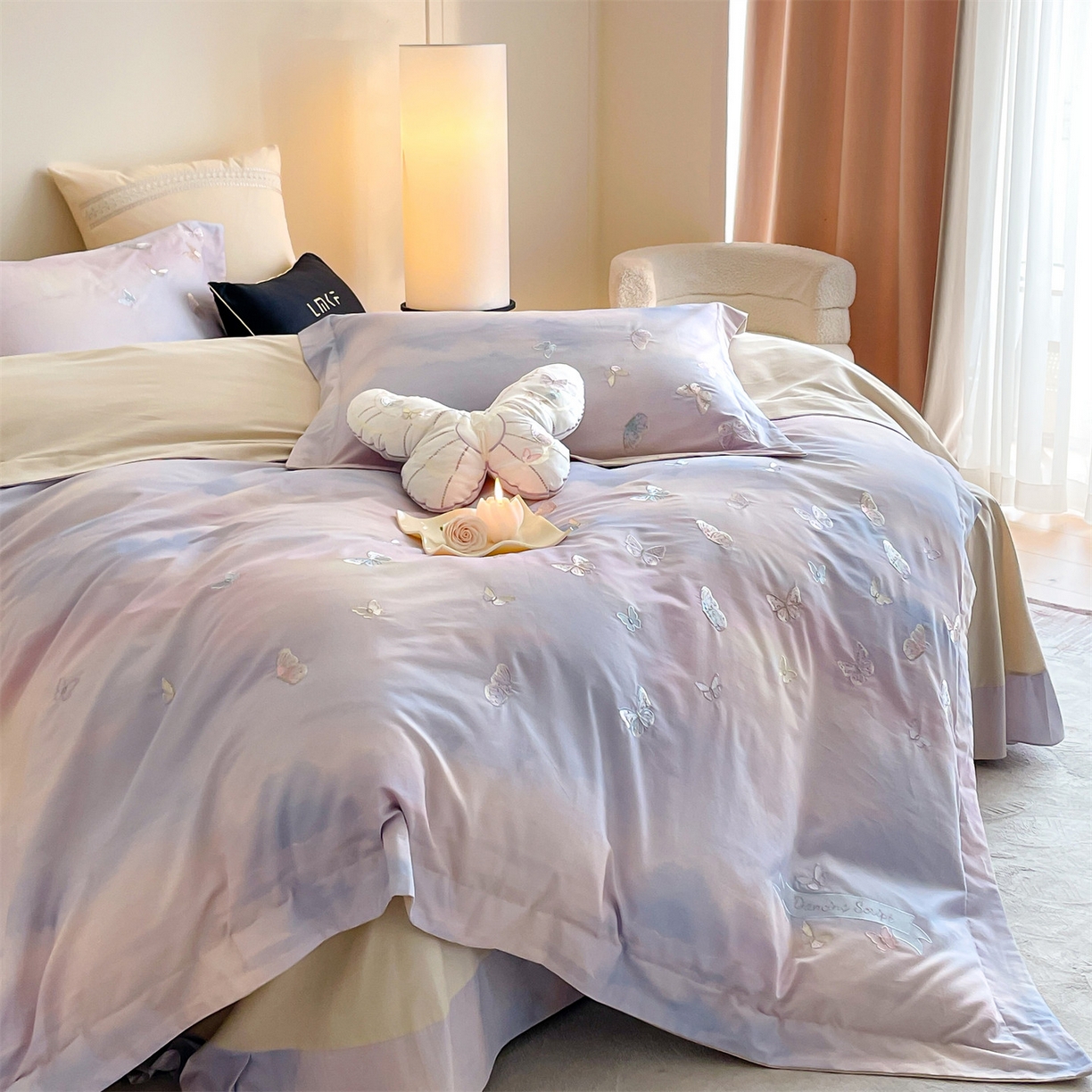 91家纺网 家纺一手货源 找家纺 蓝米卡夫 2025秋冬-A类全棉50S*50S双股磨毛印+绣-云光蝶梦系列（礼盒包装）-拍摄风格2 提供买家秀 云光蝶梦-蓝