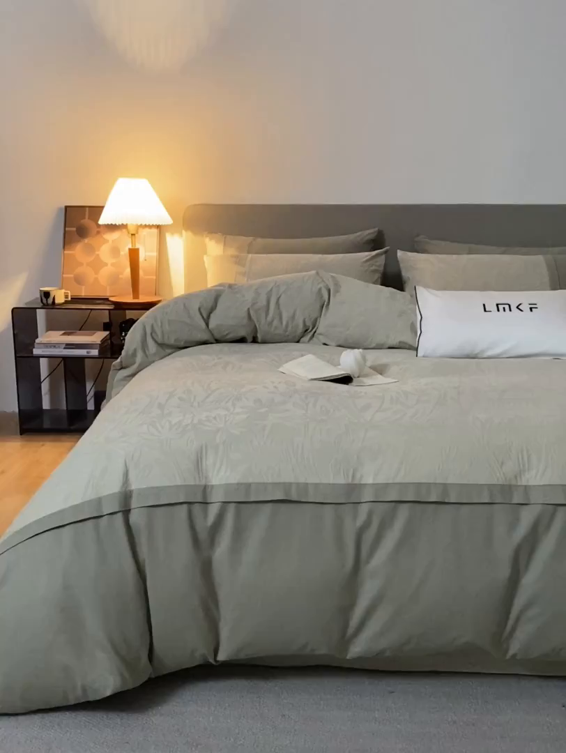 91家纺网 家纺一手货源 找家纺 （总）蓝米卡夫 2025秋冬-A类全棉亮面提花100支磨毛拼接款（礼盒包装）提供买家秀