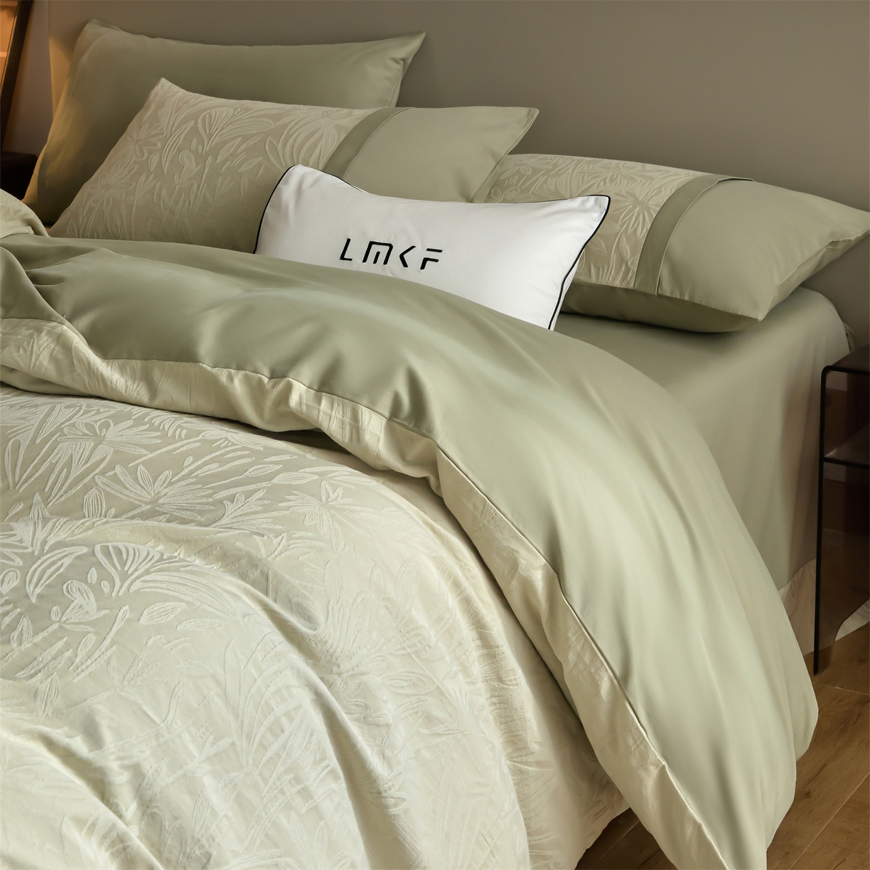 91家纺网 家纺一手货源 找家纺 （总）蓝米卡夫 2025秋冬-A类全棉亮面提花100支磨毛拼接款（礼盒包装）提供买家秀