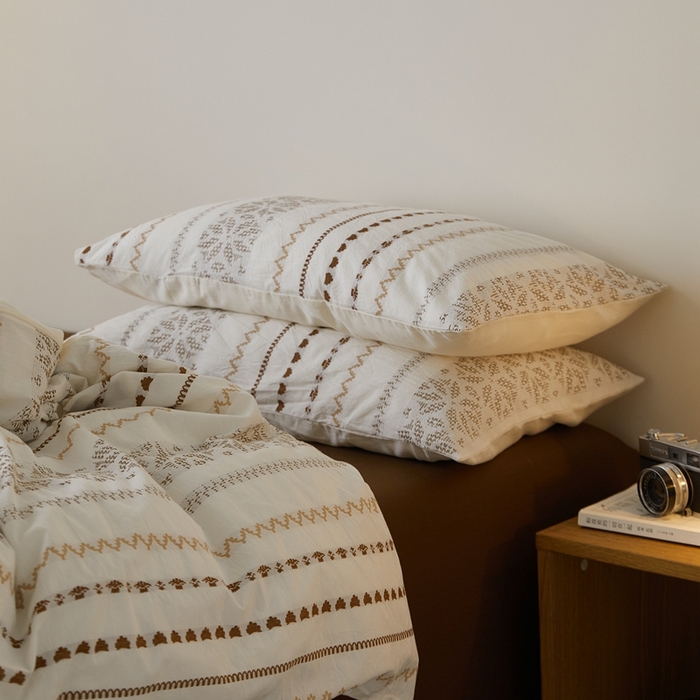 91家纺网 家纺一手货源 找家纺 山舍家居 2025新款全棉纯棉色织提花四件套-遇见费尔岛 遇见费尔岛-太妃糖