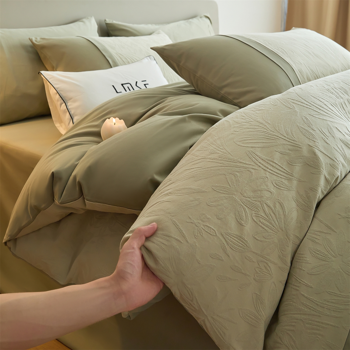 91家纺网 家纺一手货源 找家纺 蓝米卡夫 2025秋冬-A类全棉亮面提花50S*50S双股磨毛拼接款（礼盒包装）提供买家秀 秘境-奶绿