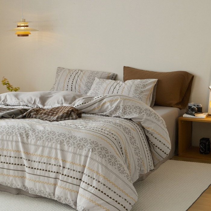 91家纺网 家纺一手货源 找家纺 山舍家居 2025新款全棉纯棉色织提花四件套-遇见费尔岛 遇见费尔岛-浅灰色