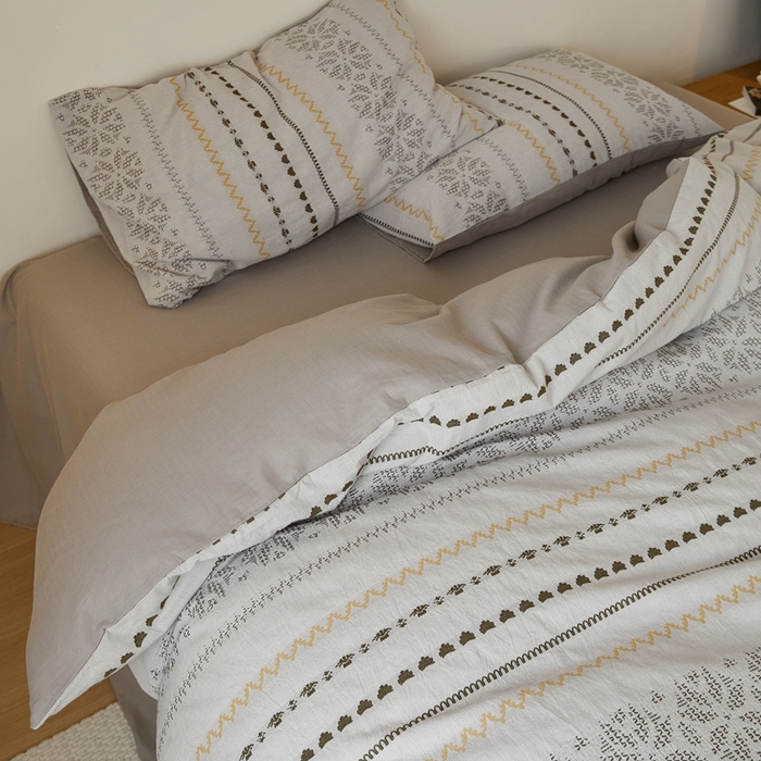 91家纺网 家纺一手货源 找家纺 山舍家居 2025新款全棉纯棉色织提花四件套-遇见费尔岛 遇见费尔岛-浅灰色