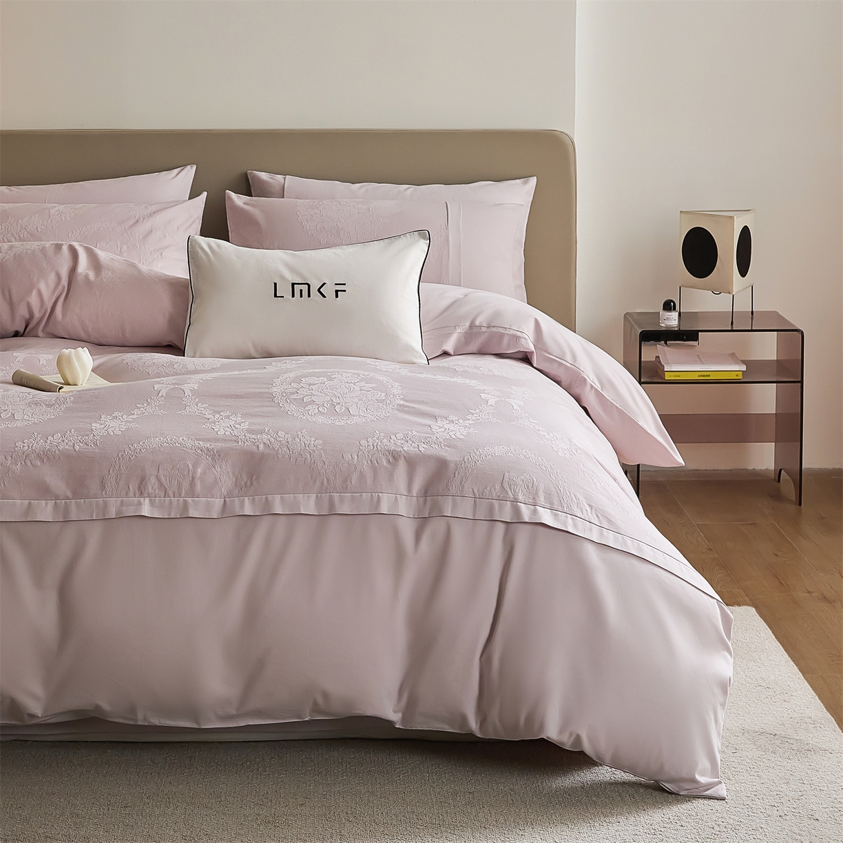 91家纺网 家纺一手货源 找家纺 蓝米卡夫 2025秋冬-A类全棉亮面提花50S*50S双股磨毛拼接款（礼盒包装）提供买家秀 法式浪漫-幻影紫