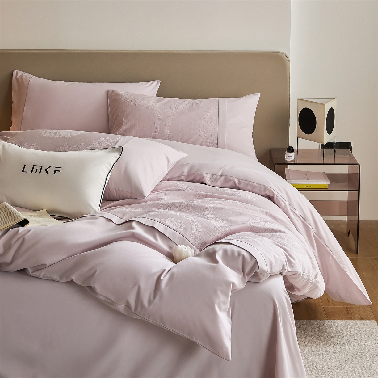 91家纺网 家纺一手货源 找家纺 蓝米卡夫 2025秋冬-A类全棉亮面提花50S*50S双股磨毛拼接款（礼盒包装）提供买家秀 法式浪漫-幻影紫