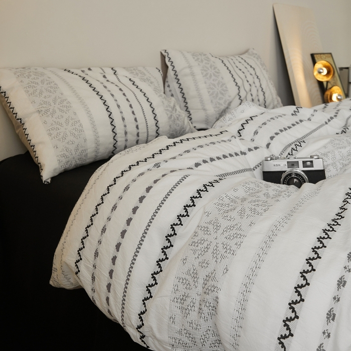 91家纺网 家纺一手货源 找家纺 山舍家居 2025新款全棉纯棉色织提花四件套-遇见费尔岛 遇见费尔岛-黑白配