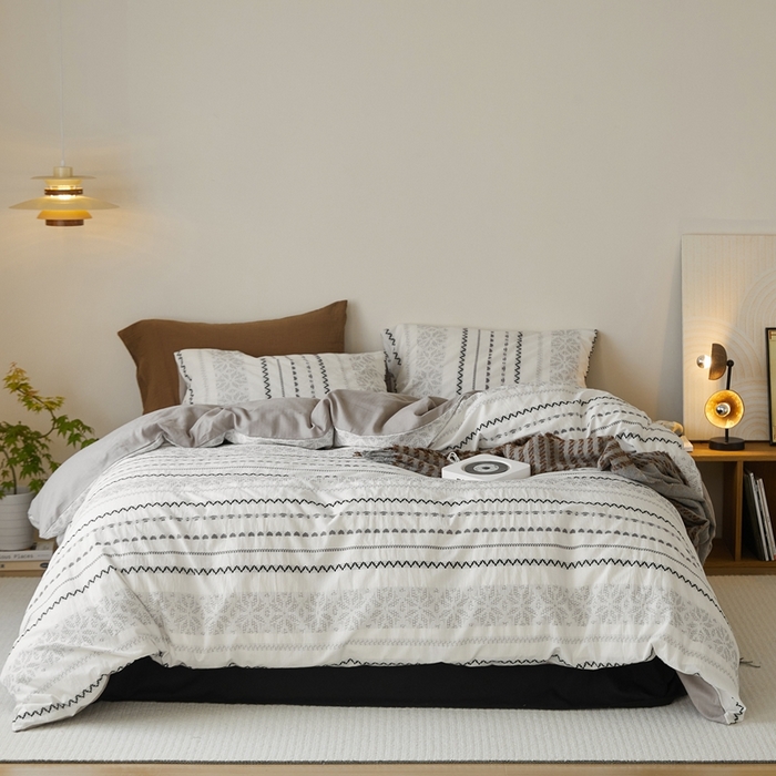 91家纺网 家纺一手货源 找家纺 山舍家居 2025新款全棉纯棉色织提花四件套-遇见费尔岛 遇见费尔岛-黑白配