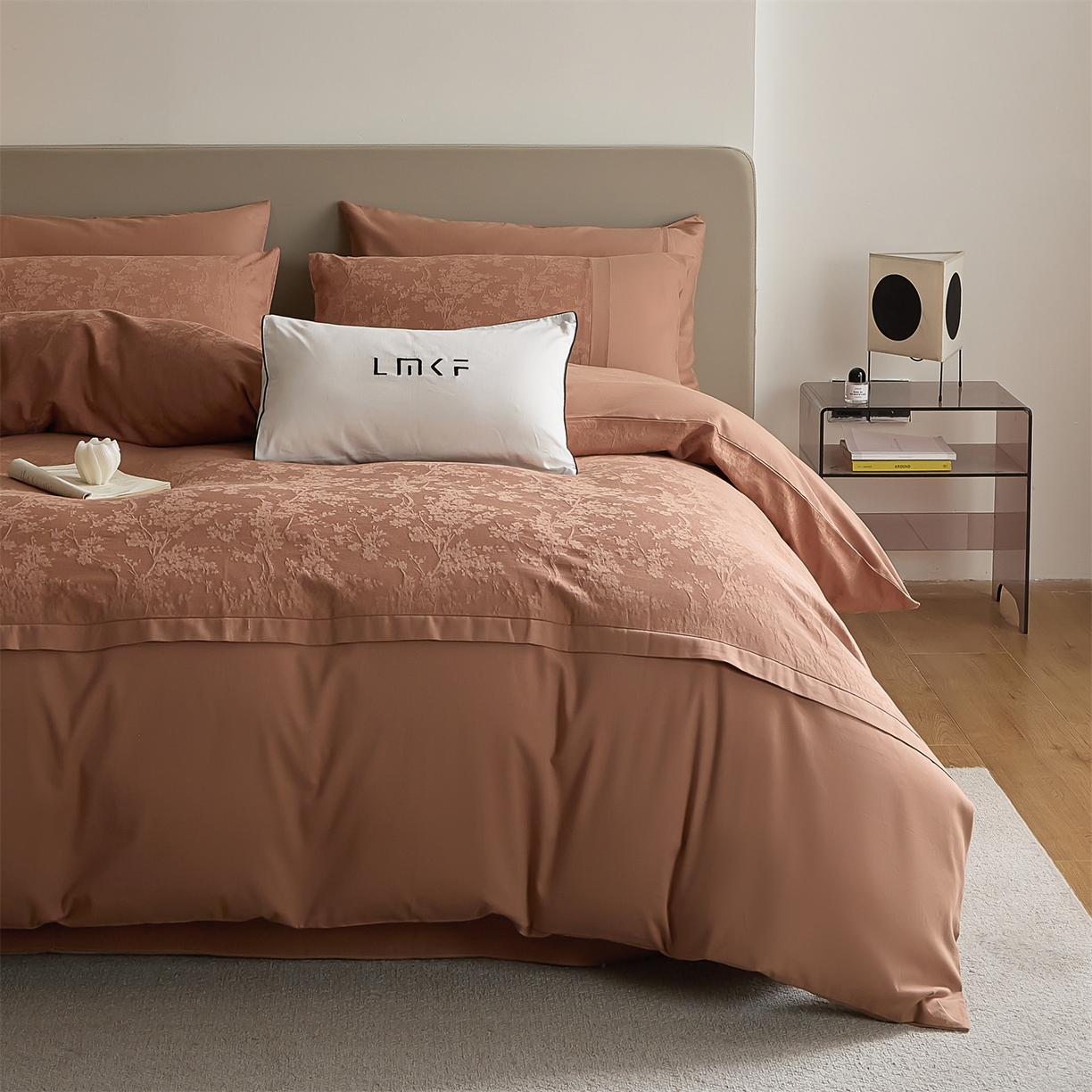 91家纺网 家纺一手货源 找家纺 蓝米卡夫 2025秋冬-A类全棉亮面提花50S*50S双股磨毛拼接款（礼盒包装）提供买家秀 梦幻花园-深秋咖