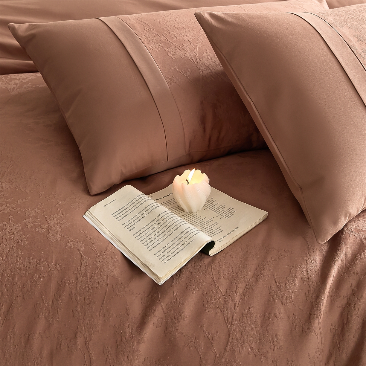 91家纺网 家纺一手货源 找家纺 蓝米卡夫 2025秋冬-A类全棉亮面提花50S*50S双股磨毛拼接款（礼盒包装）提供买家秀 梦幻花园-深秋咖