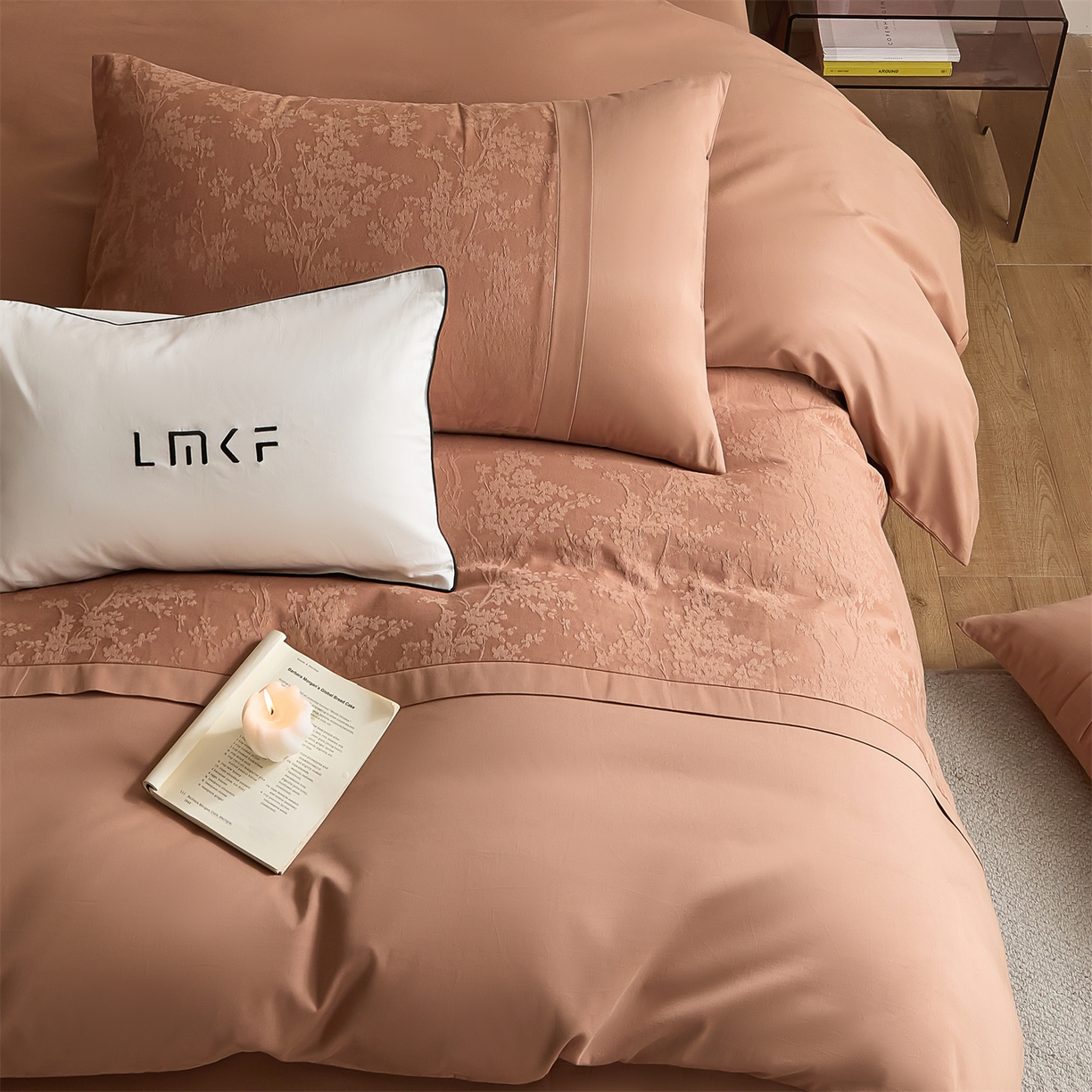 91家纺网 家纺一手货源 找家纺 蓝米卡夫 2025秋冬-A类全棉亮面提花50S*50S双股磨毛拼接款（礼盒包装）提供买家秀 梦幻花园-深秋咖