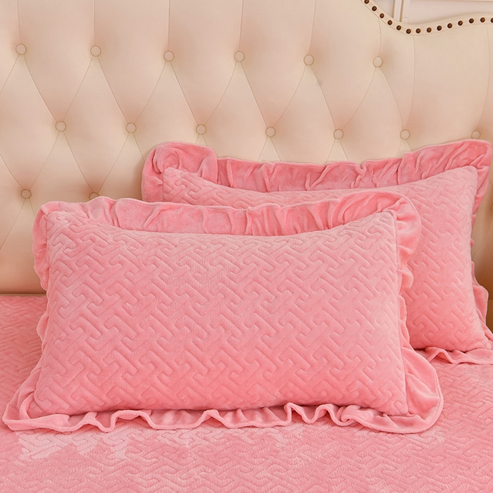 91家纺网 家纺一手货源 找家纺 畅畅家纺 2025新款11斤秋冬加厚纯色韩版牛奶绒夹棉床盖四件套-倾城 倾城-桃粉