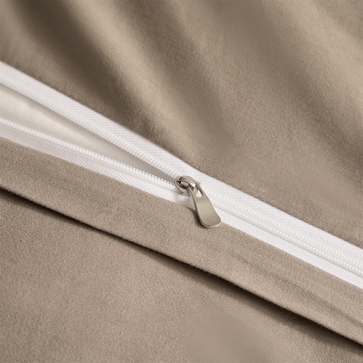 91家纺网 家纺一手货源 找家纺 蓝米卡夫 2025秋冬-A类全棉亮面提花50S*50S双股磨毛拼接款（礼盒包装）提供买家秀 摩卡-金属灰