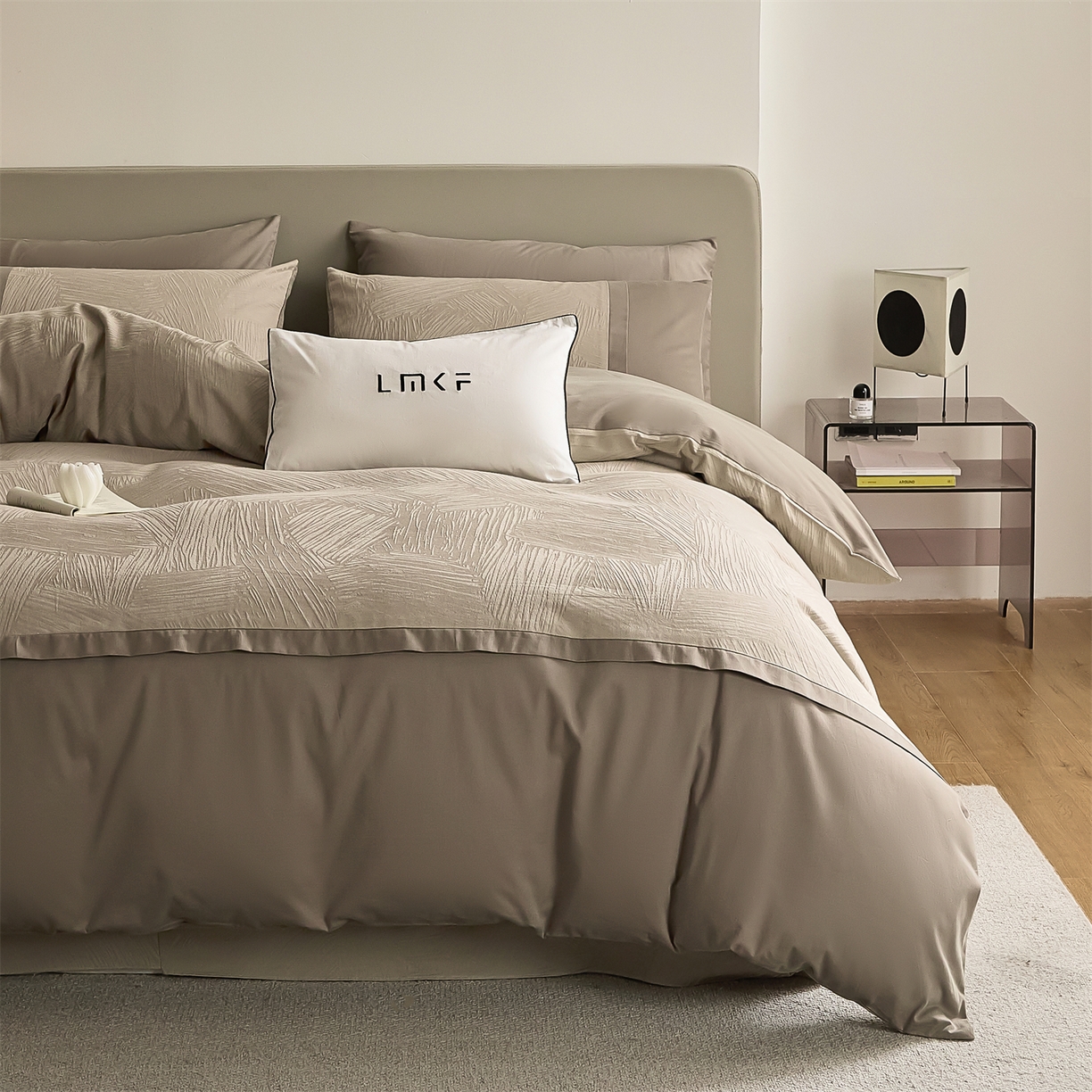 91家纺网 家纺一手货源 找家纺 蓝米卡夫 2025秋冬-A类全棉亮面提花50S*50S双股磨毛拼接款（礼盒包装）提供买家秀 摩卡-金属灰