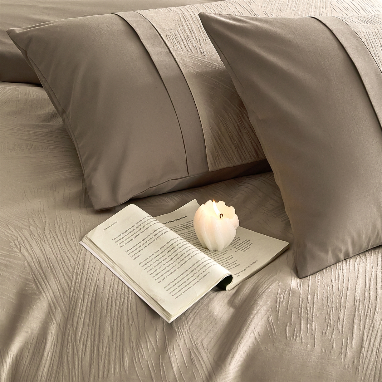 91家纺网 家纺一手货源 找家纺 蓝米卡夫 2025秋冬-A类全棉亮面提花50S*50S双股磨毛拼接款（礼盒包装）提供买家秀 摩卡-金属灰