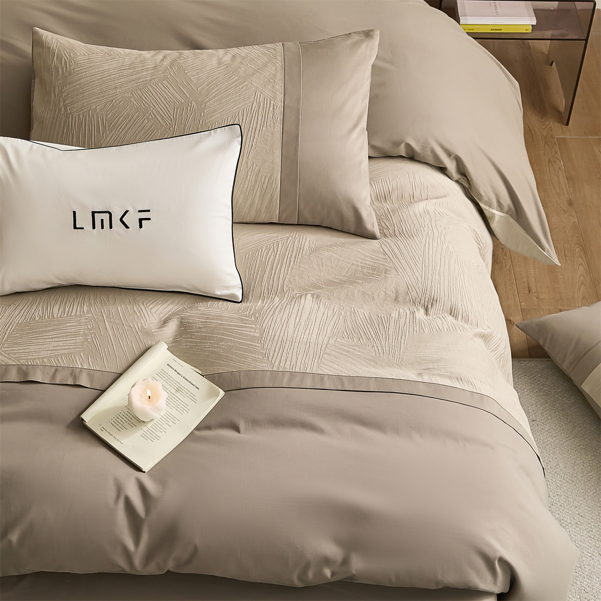 91家纺网 家纺一手货源 找家纺 蓝米卡夫 2025秋冬-A类全棉亮面提花50S*50S双股磨毛拼接款（礼盒包装）提供买家秀 摩卡-金属灰