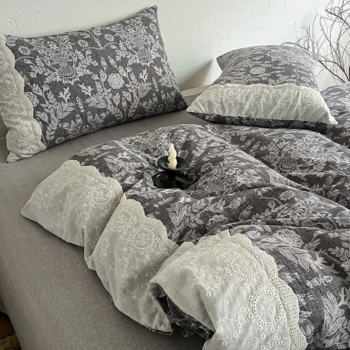 91家纺网 家纺一手货源 找家纺 仟网汇 2025新款亚麻复古花边系列四件套 墨染青筠-灰