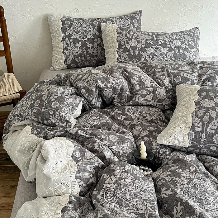 91家纺网 家纺一手货源 找家纺 仟网汇 2025新款亚麻复古花边系列四件套 墨染青筠-灰