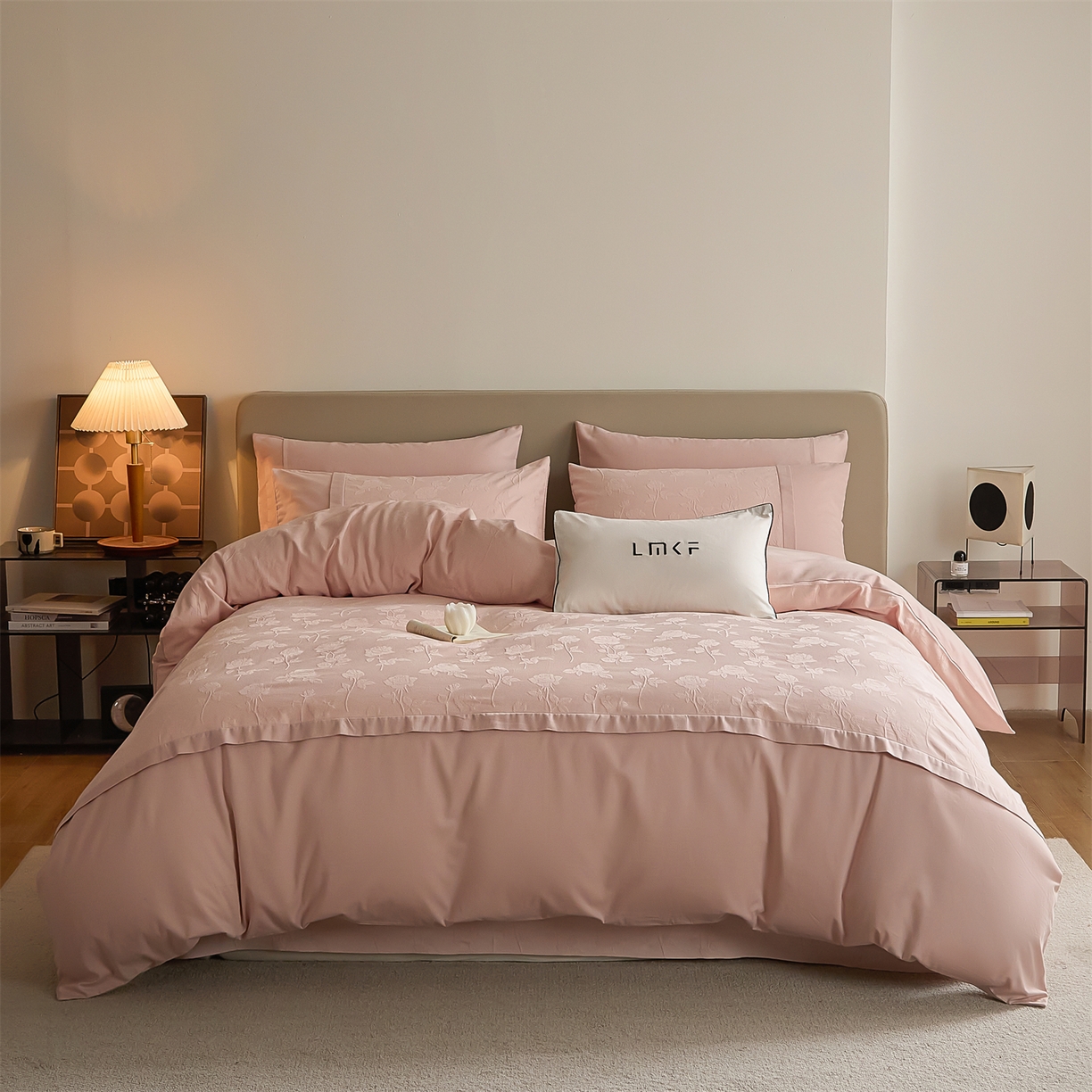 91家纺网 家纺一手货源 找家纺 蓝米卡夫 2025秋冬-A类全棉亮面提花50S*50S双股磨毛拼接款（礼盒包装）提供买家秀 岁月留声-唯美粉