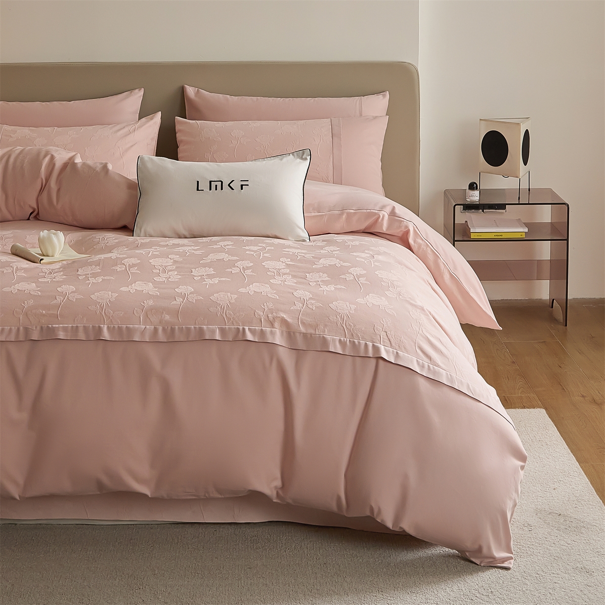 91家纺网 家纺一手货源 找家纺 蓝米卡夫 2025秋冬-A类全棉亮面提花50S*50S双股磨毛拼接款（礼盒包装）提供买家秀 岁月留声-唯美粉