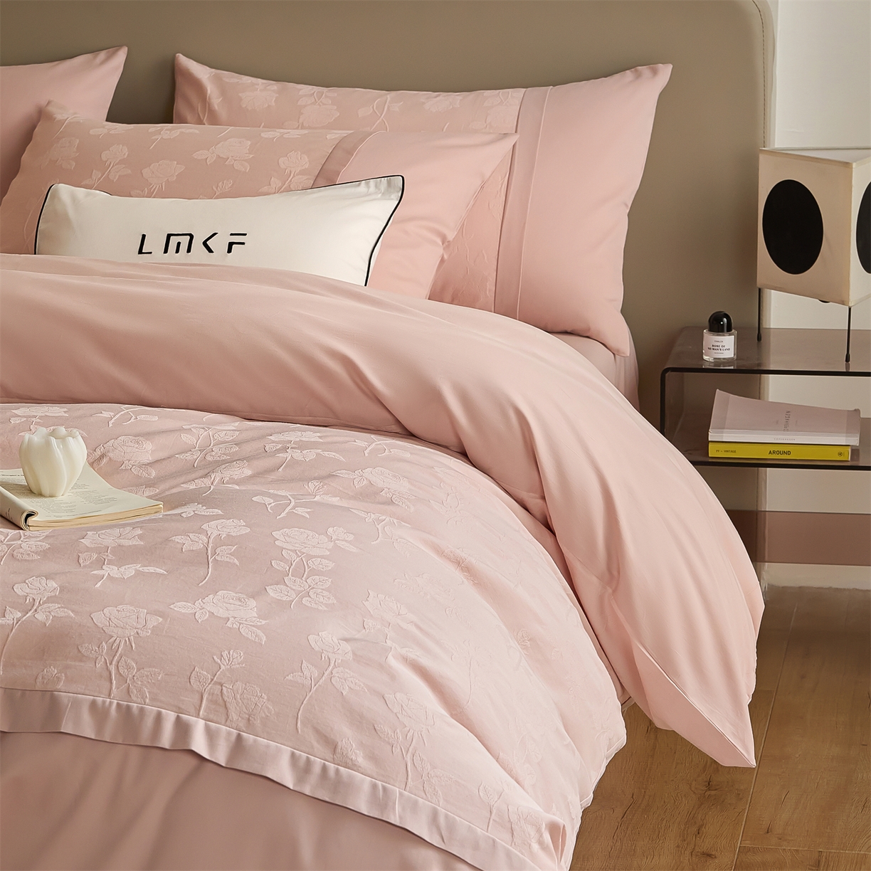 91家纺网 家纺一手货源 找家纺 蓝米卡夫 2025秋冬-A类全棉亮面提花50S*50S双股磨毛拼接款（礼盒包装）提供买家秀 岁月留声-唯美粉