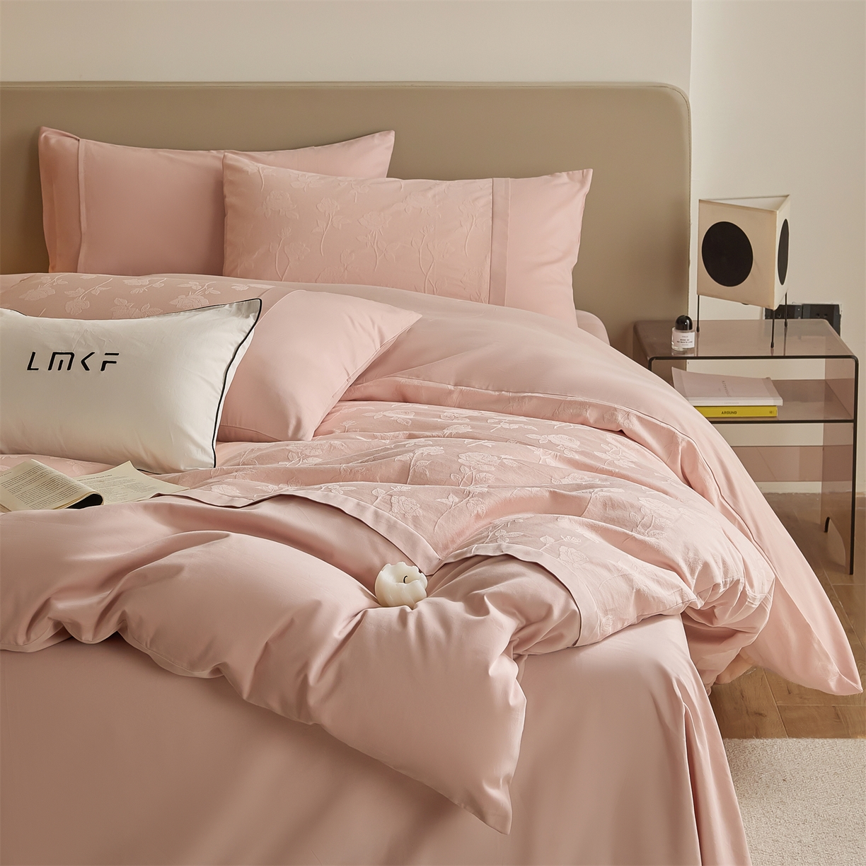 91家纺网 家纺一手货源 找家纺 蓝米卡夫 2025秋冬-A类全棉亮面提花50S*50S双股磨毛拼接款（礼盒包装）提供买家秀 岁月留声-唯美粉