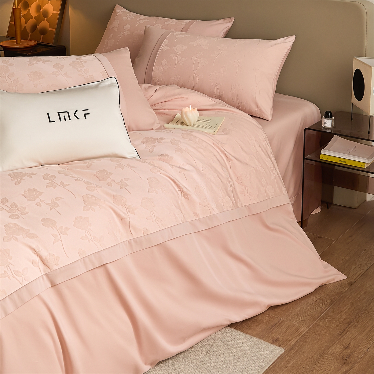 91家纺网 家纺一手货源 找家纺 蓝米卡夫 2025秋冬-A类全棉亮面提花50S*50S双股磨毛拼接款（礼盒包装）提供买家秀 岁月留声-唯美粉