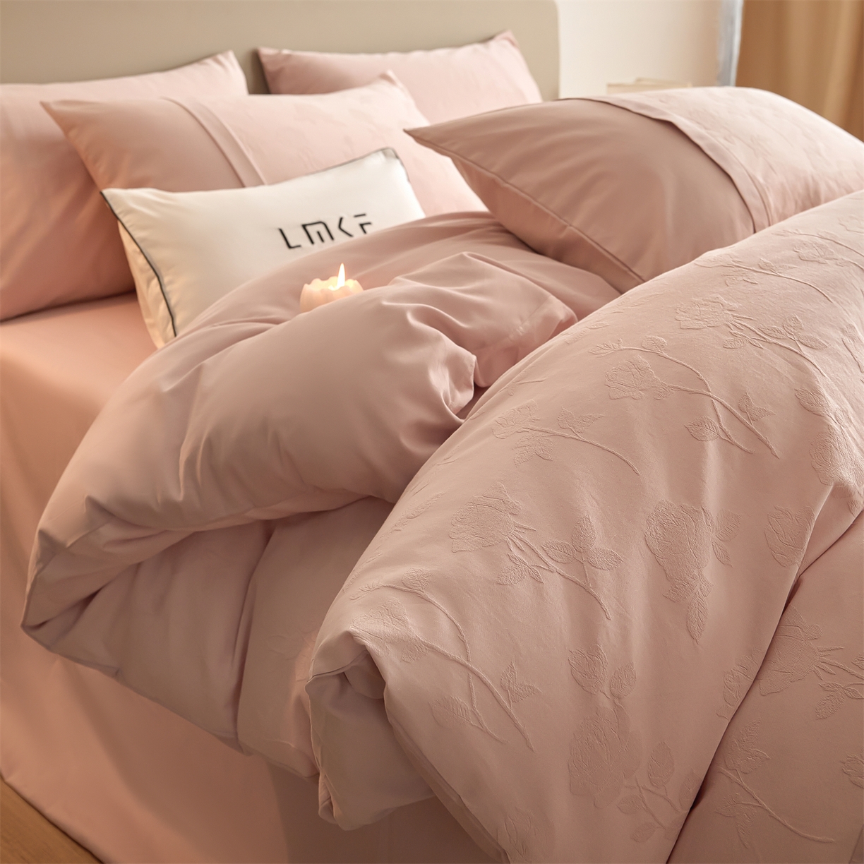 91家纺网 家纺一手货源 找家纺 蓝米卡夫 2025秋冬-A类全棉亮面提花50S*50S双股磨毛拼接款（礼盒包装）提供买家秀 岁月留声-唯美粉