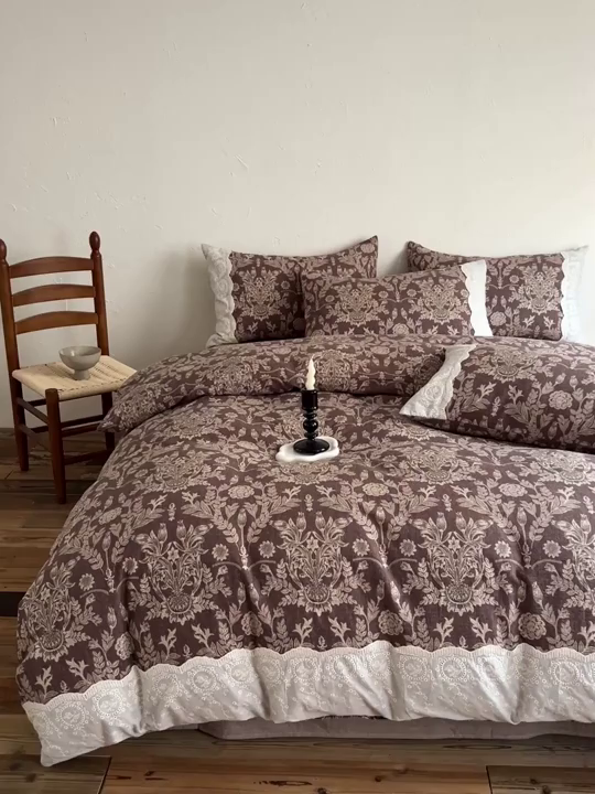 91家纺网 家纺一手货源 找家纺 仟网汇 2025新款亚麻复古花边系列四件套 墨染青筠-咖