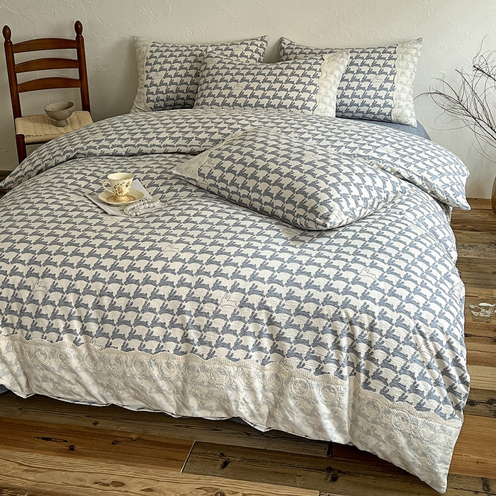 91家纺网 家纺一手货源 找家纺 仟网汇 2025新款亚麻复古花边系列四件套 兔宝宝-蓝