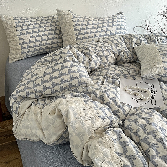 91家纺网 家纺一手货源 找家纺 仟网汇 2025新款亚麻复古花边系列四件套 兔宝宝-蓝