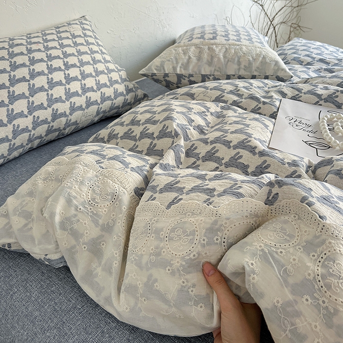 91家纺网 家纺一手货源 找家纺 仟网汇 2025新款亚麻复古花边系列四件套 兔宝宝-蓝