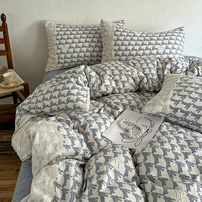 91家纺网 家纺一手货源 找家纺 仟网汇 2025新款亚麻复古花边系列四件套 兔宝宝-蓝