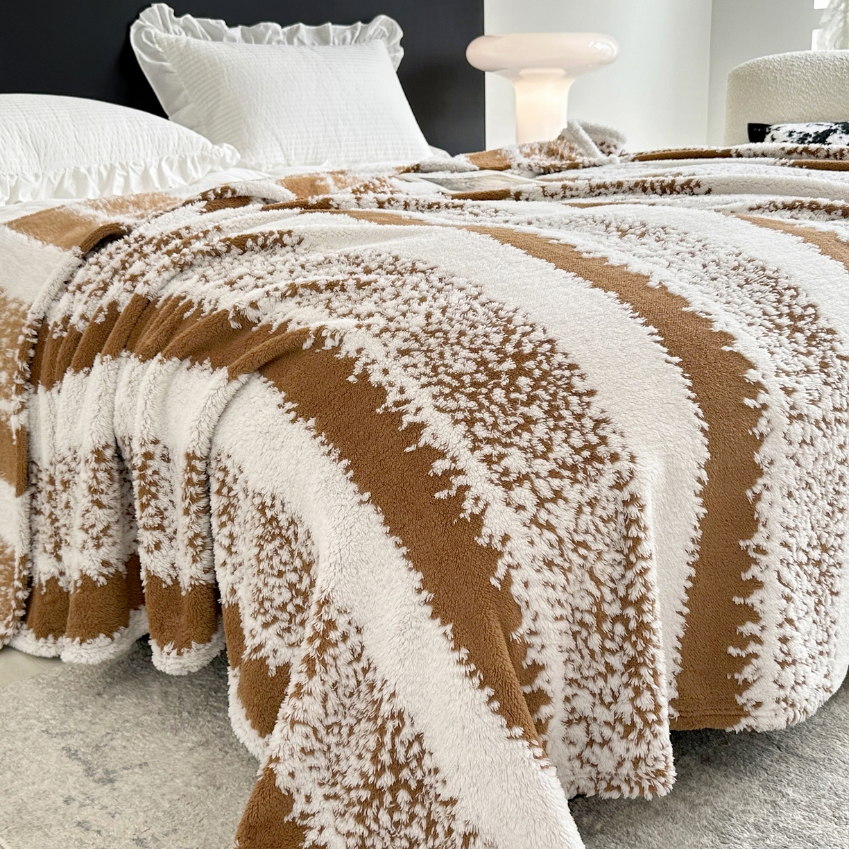 91家纺网 家纺一手货源 找家纺 畅畅家纺 2025新款超柔阳离子塔芙绒舒棉绒毛毯春秋夏盖毯 塔芙-茶棕