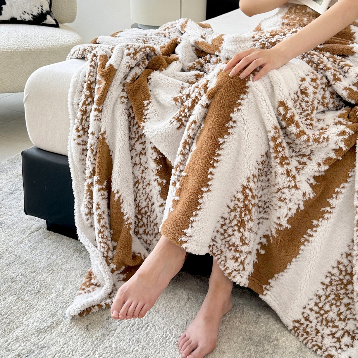 91家纺网 家纺一手货源 找家纺 畅畅家纺 2025新款超柔阳离子塔芙绒舒棉绒毛毯春秋夏盖毯 塔芙-茶棕